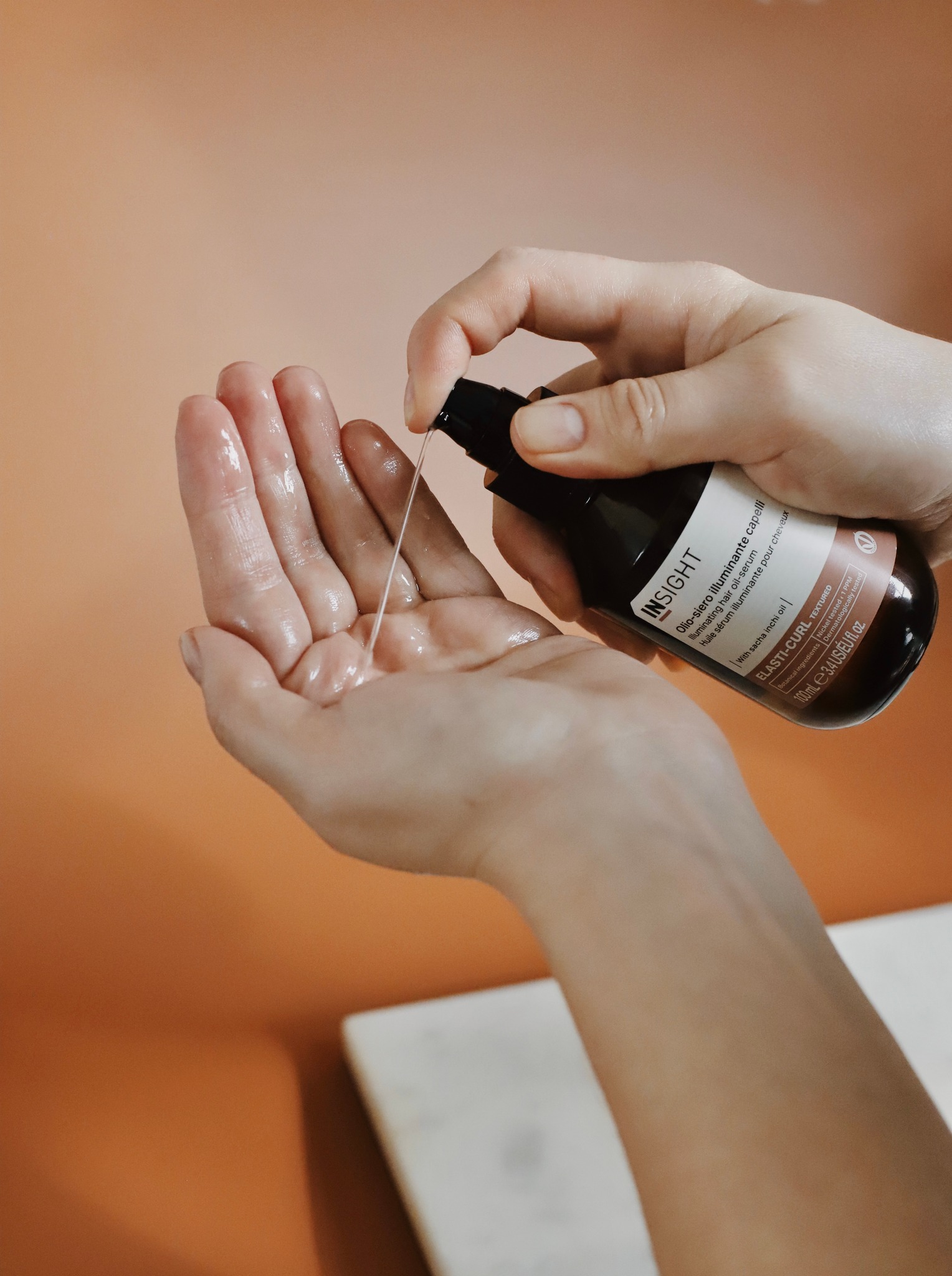 Nabłyszczające serum olejowe do włosów kręconych 100 ml INSIGHT ELASTI CURL