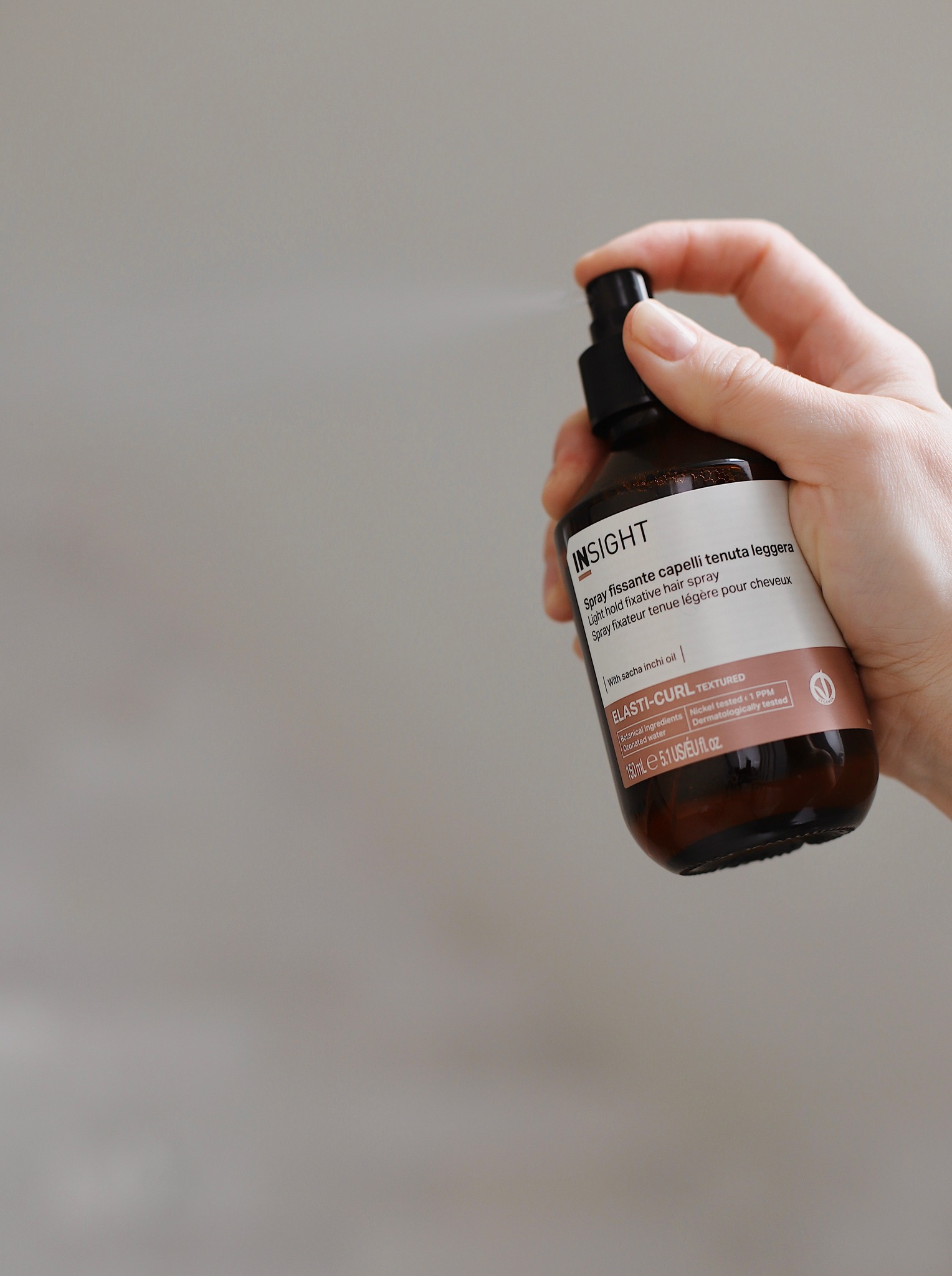 Lekko utrwalający spray do stylizacji włosów kręconych 150 ml INSIGHT ELASTI-CURL