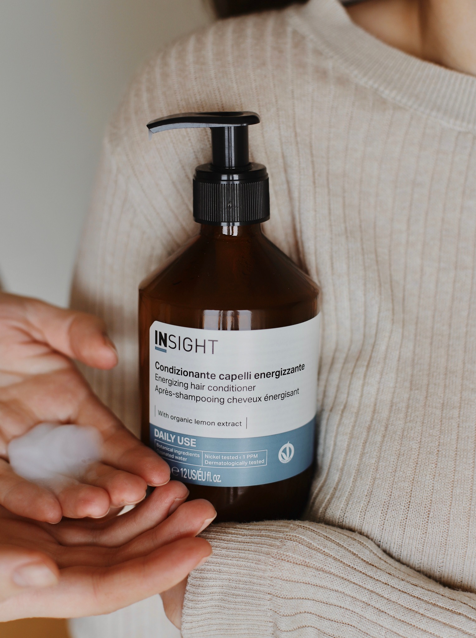 Nawilżająca odżywka do codziennej pielęgnacji 350ml INSIGHT DAILY USE