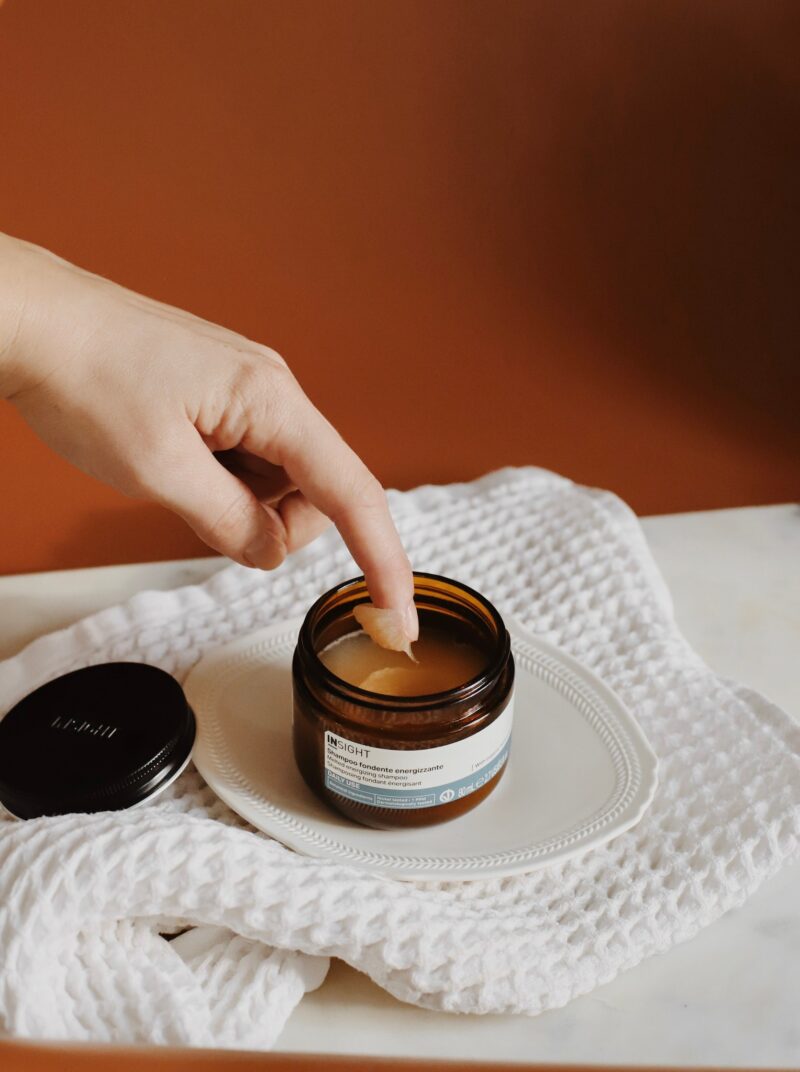 Skoncentrowany szampon o stałej konsystencji do codziennej pielęgnacji włosów 80ml INSIGHT DAILY USE